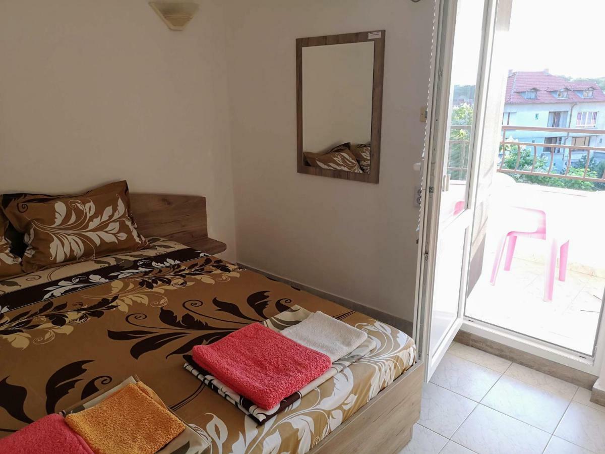 Guestrooms Stoyanovi Черноморец Екстериор снимка