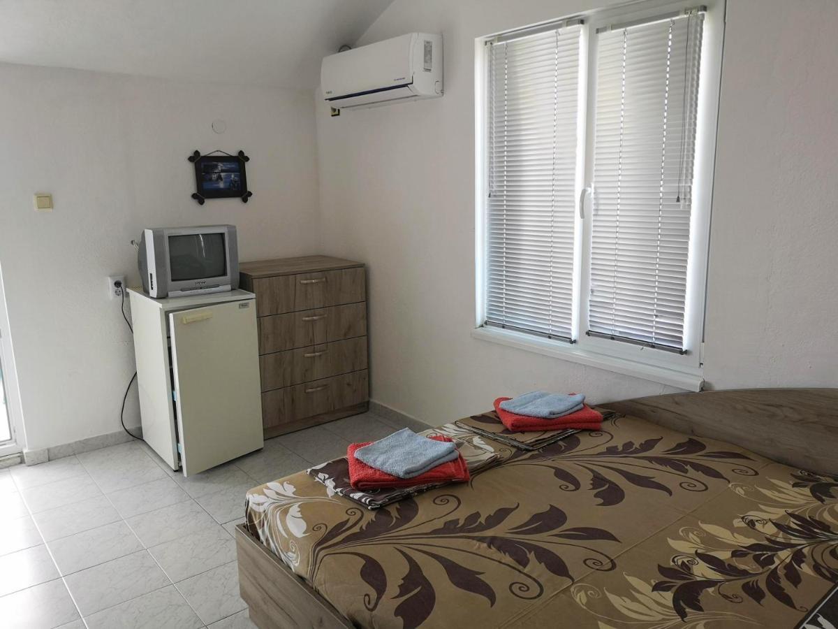 Guestrooms Stoyanovi Черноморец Екстериор снимка