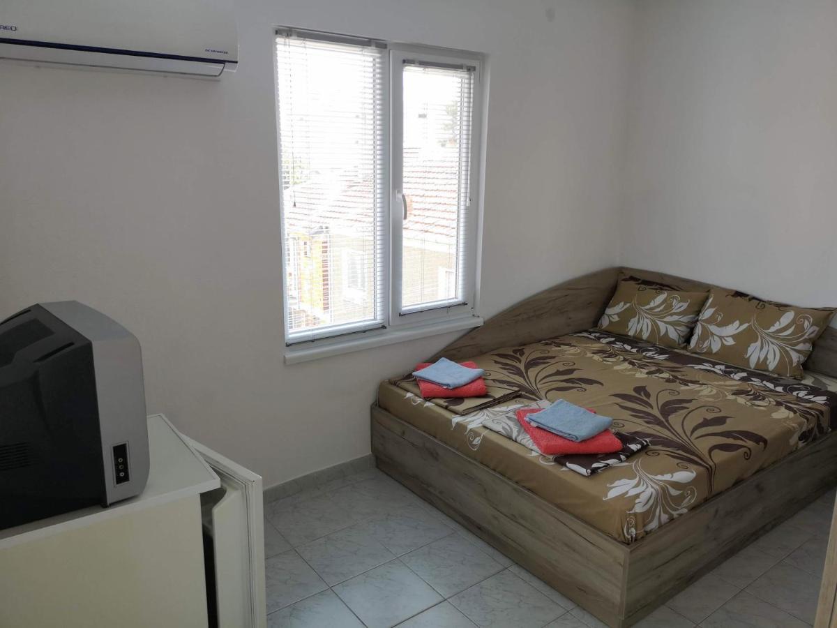 Guestrooms Stoyanovi Черноморец Екстериор снимка